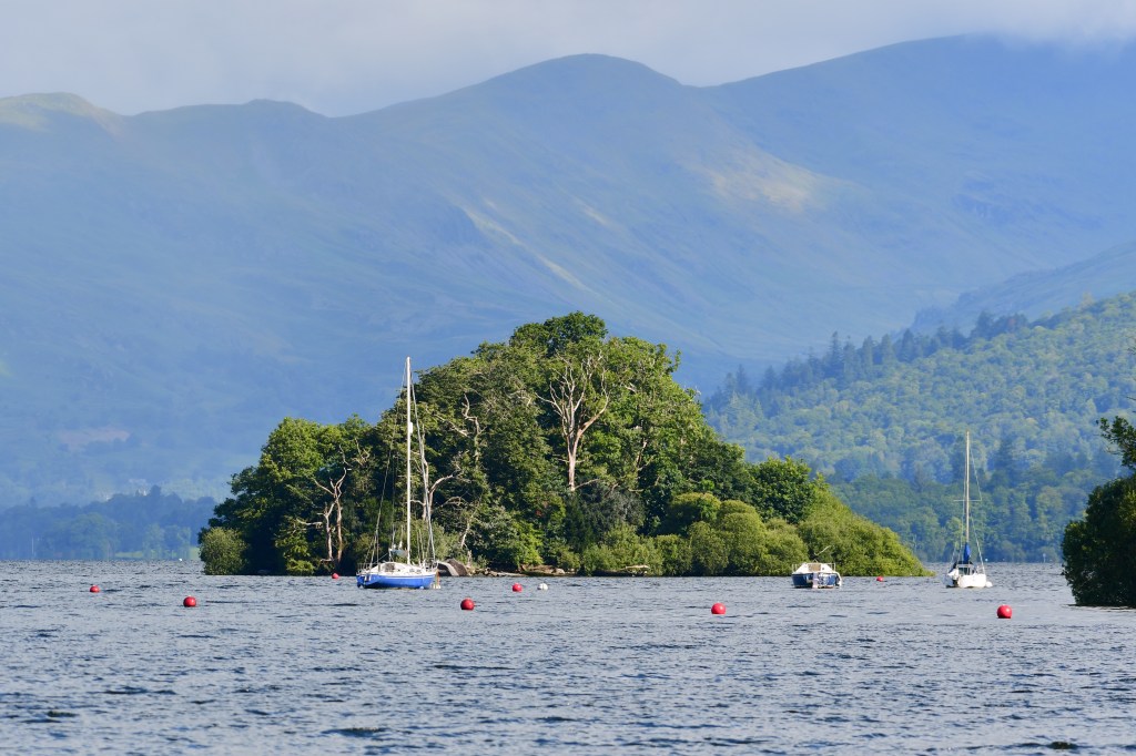 英格兰经纬线:从都市街巷到湖海之间~Lines Across England: From Urban Lanes to Lakes and Sea